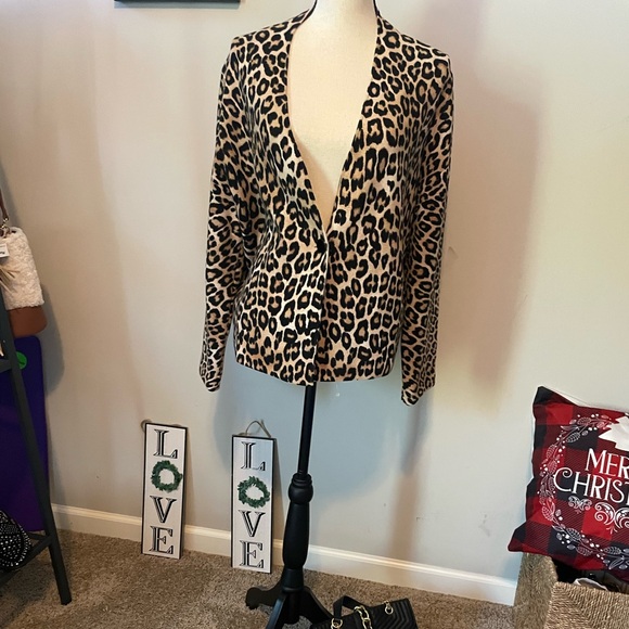 Chico's Sweaters - Chicos Woman’s Leopard Print Sweater in Sz 3 in gently used condition